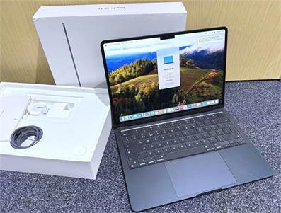 Apple MacBook Air MLY43LL/A 13.6" w/ Touch ID (2022) (Apple M2 chip/8GB Memory/512GB